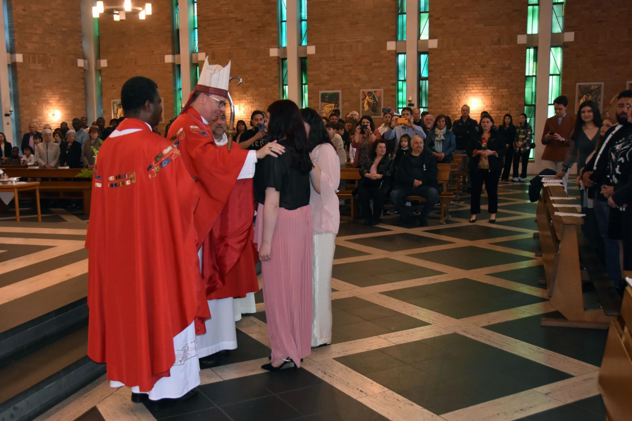 Firmung in der Italienische Mission.