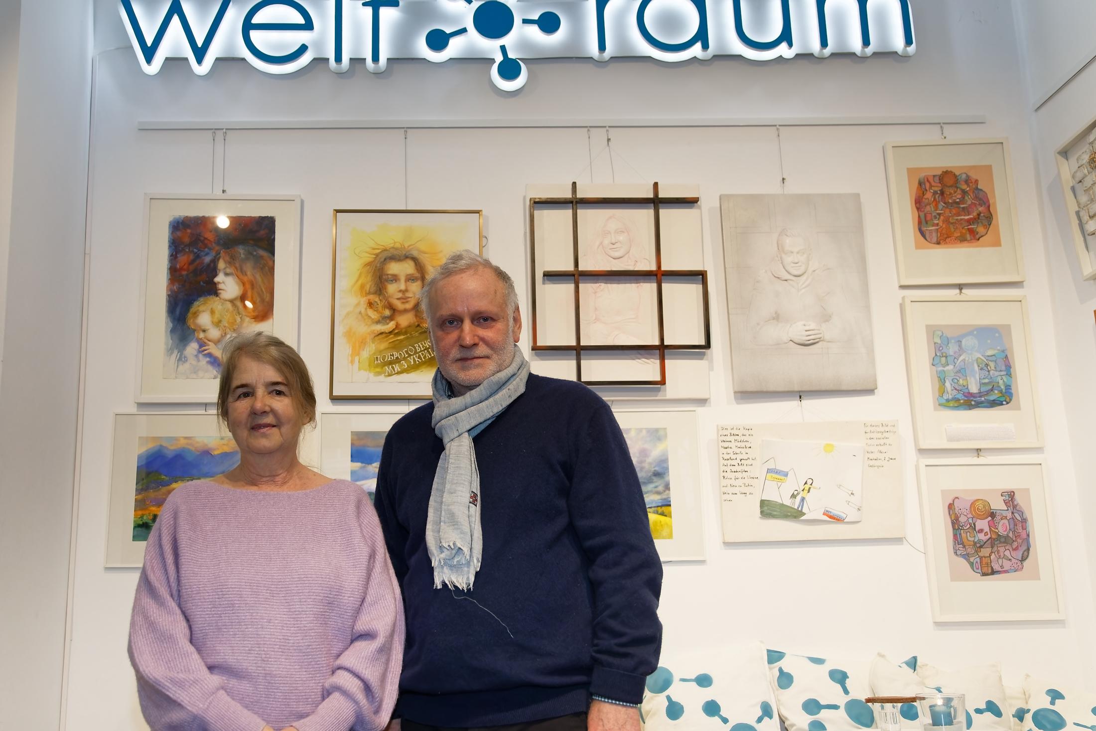 Olena Chelnokova und Vladislav Bronin stellen gemeinsam im welt:raum aus.