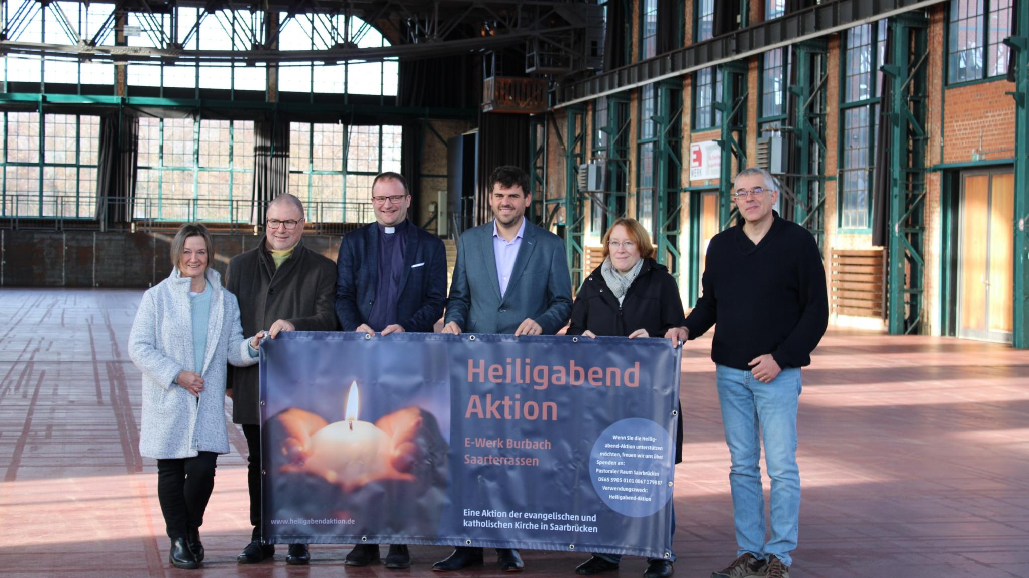 BU (v.l.): Alexandra Klein (Kirche der Jugend Saarbrücken), Superintendent Christian Weyer (Kirchenkreis Saar-West), Dekan Frank Kleinjohann, Christian Scherer Pastoralreferentin Tina Wagner, Pastoralreferent Lutwin Gilla (alle Leitungsteam Pastoraler Raum Saarbrücken) im E-Werk