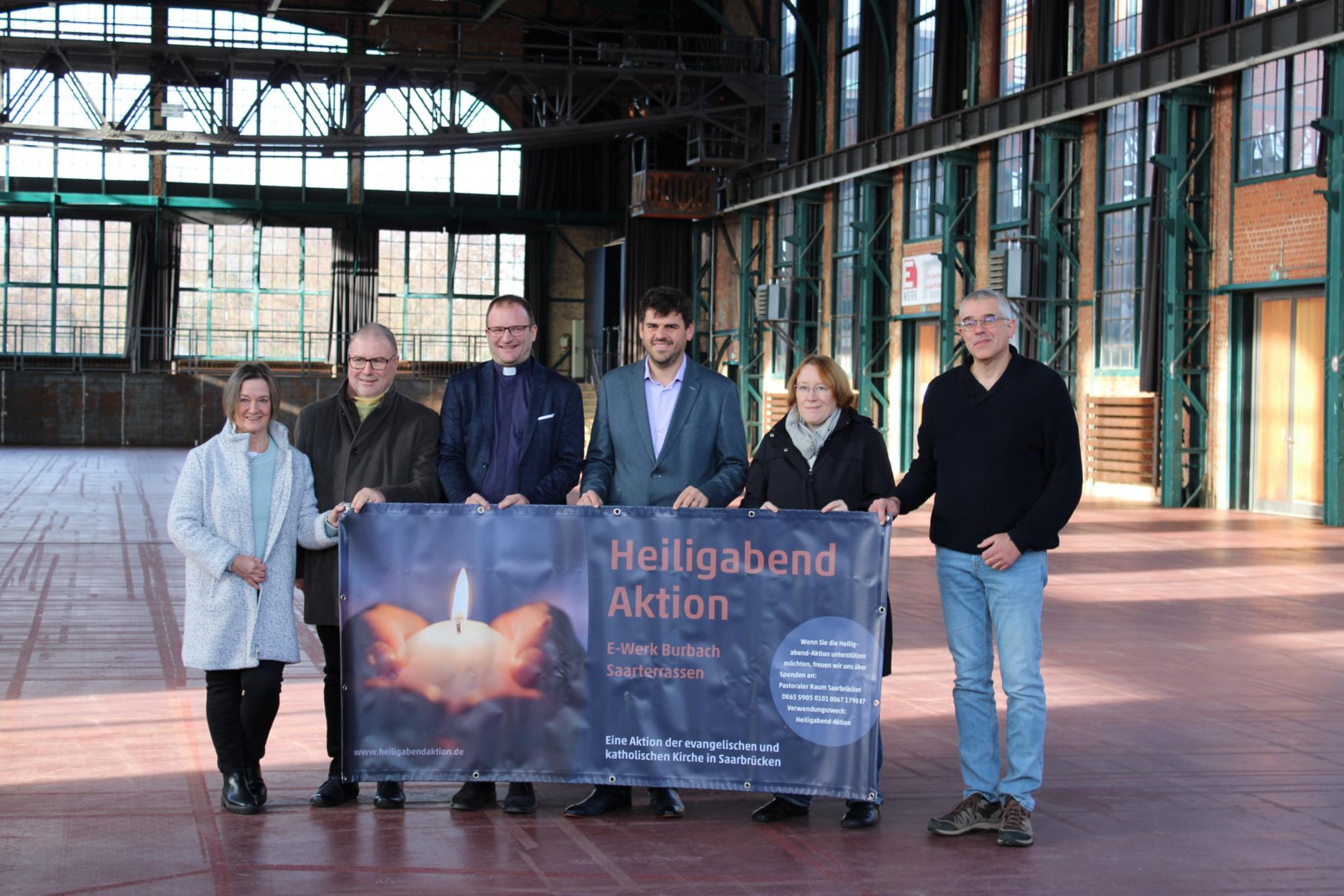 BU (v.l.): Alexandra Klein (Kirche der Jugend Saarbrücken), Superintendent Christian Weyer (Kirchenkreis Saar-West), Dekan Frank Kleinjohann, Christian Scherer Pastoralreferentin Tina Wagner, Pastoralreferent Lutwin Gilla (alle Leitungsteam Pastoraler Raum Saarbrücken) im E-Werk