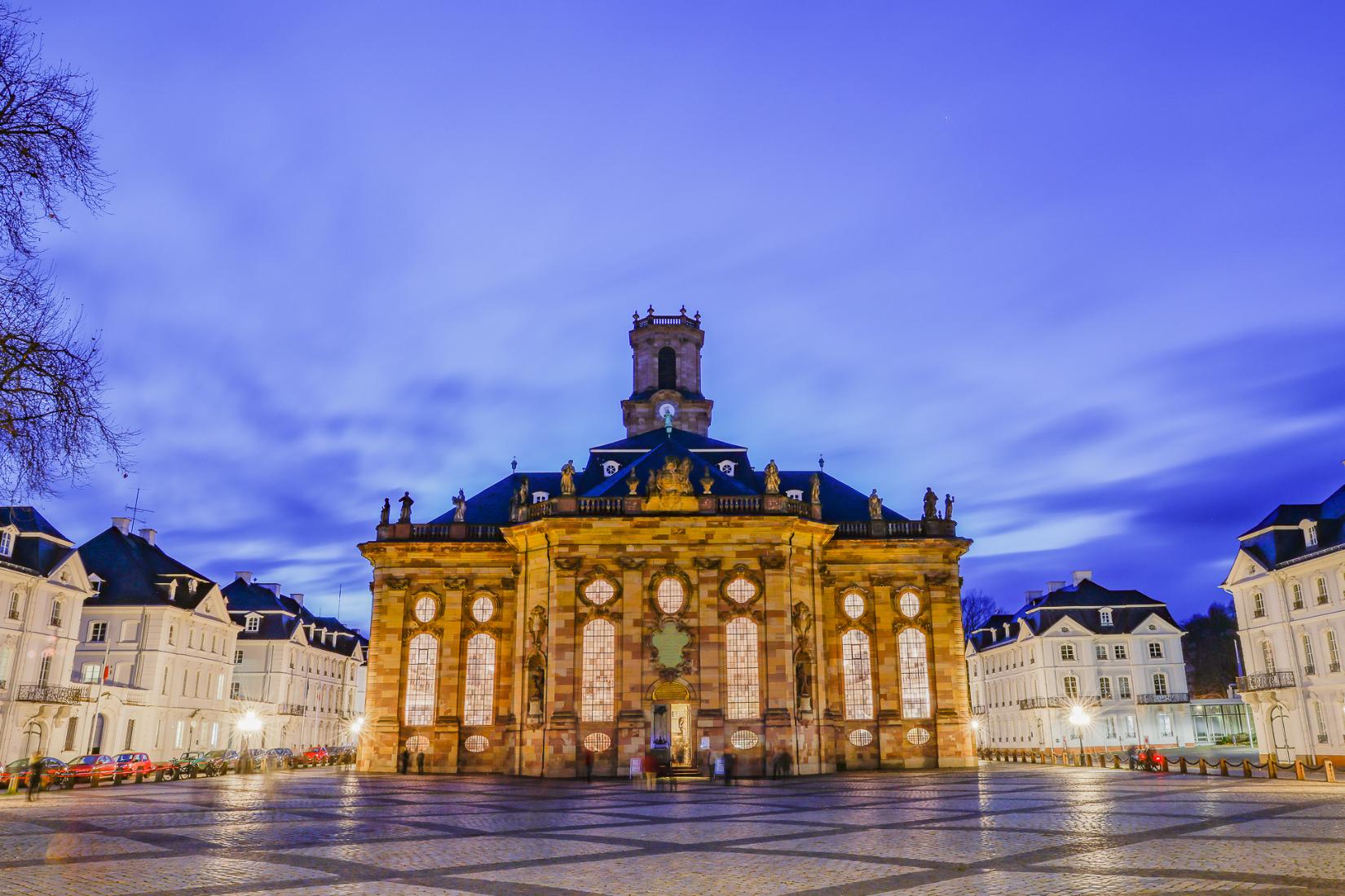 In der Ludwigskirche in Saarbrücken findet der ökumenische Gottesdienst zum Tag der Deutschen Einheit 2025 statt.
